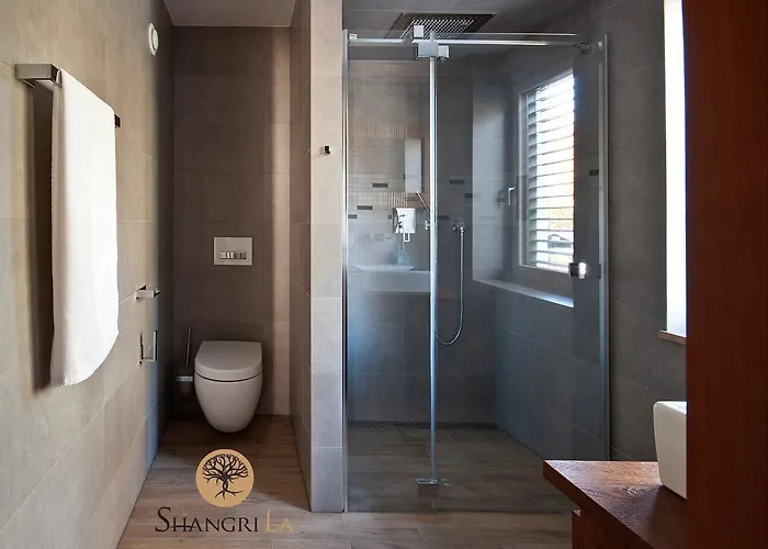 Shangri La (adults Only) Bed and breakfast