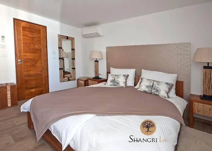 Shangri La (adults Only) Bed & Breakfast 4*